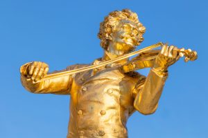 Kulturvielfalt erleben: Bezirksfestwochen im Dritten