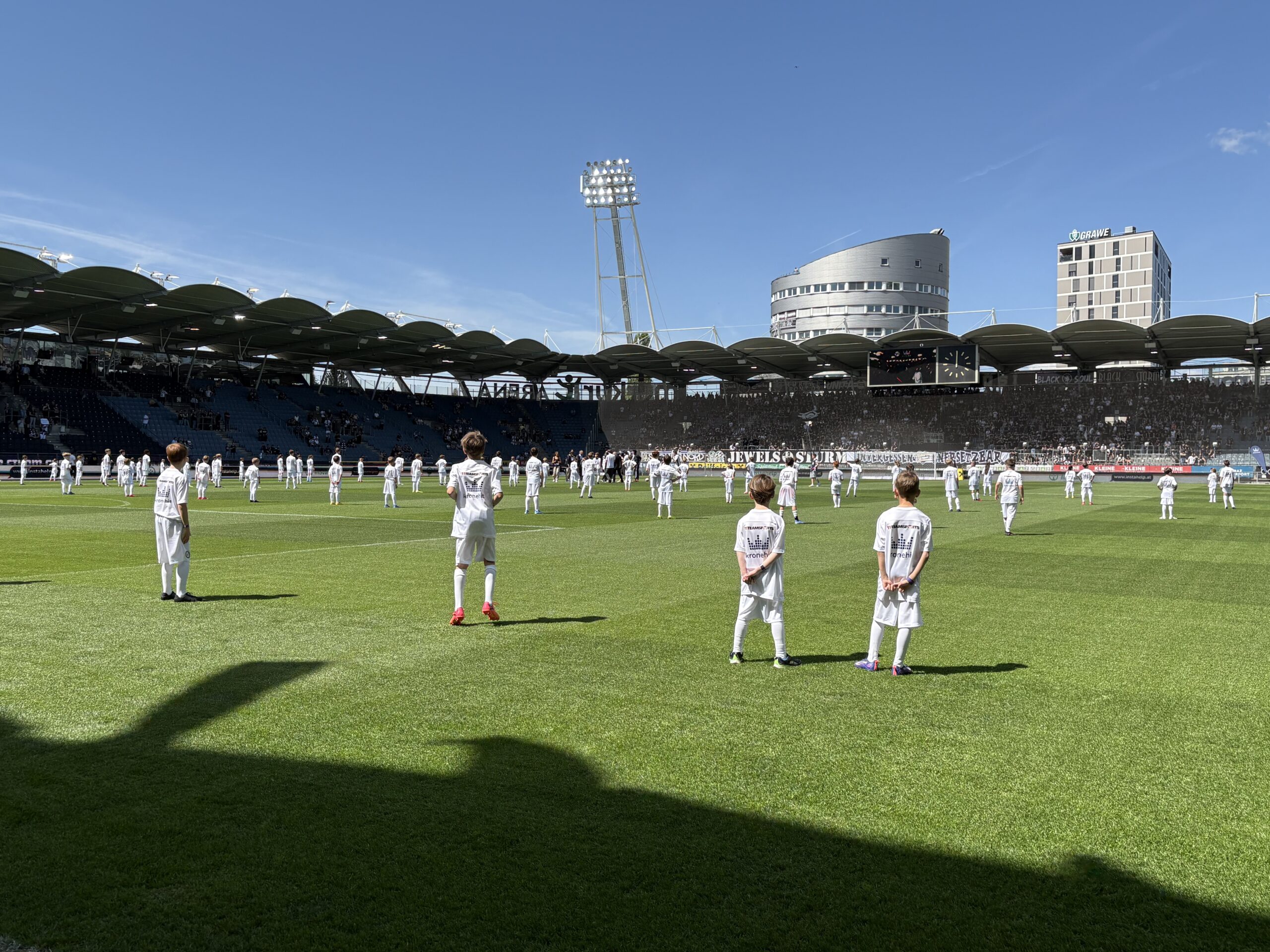 David gegen Goliath in Fußball-Schuhen: 100 Kinder besiegen Meister