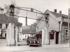 Von Autos, Kerzen und Kalk: Simmerings industrielle Schätze