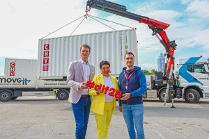 Der erste Container steht: Der Aufbau für’s DIF ist gestartet