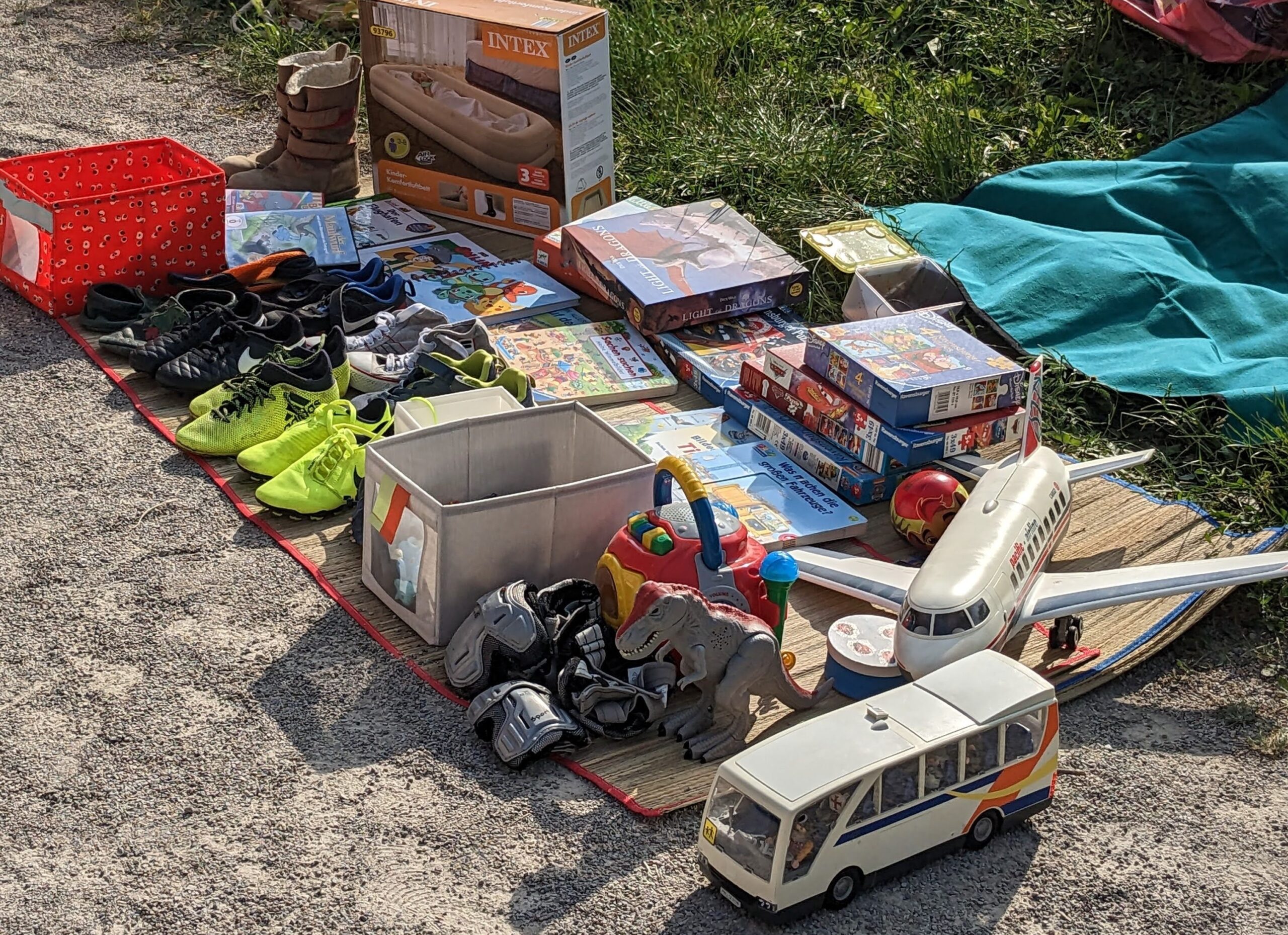 Schnäppchenjagd: Nachbarschafts-Flohmarkt im Leon-Zelman-Park