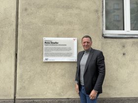 Anna Staufer: Gedenktafel für Pionierin der Kommunalpolitik