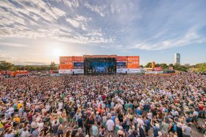 Besser geht’s nicht: Festival-Feuerwerk bei freiem Eintritt