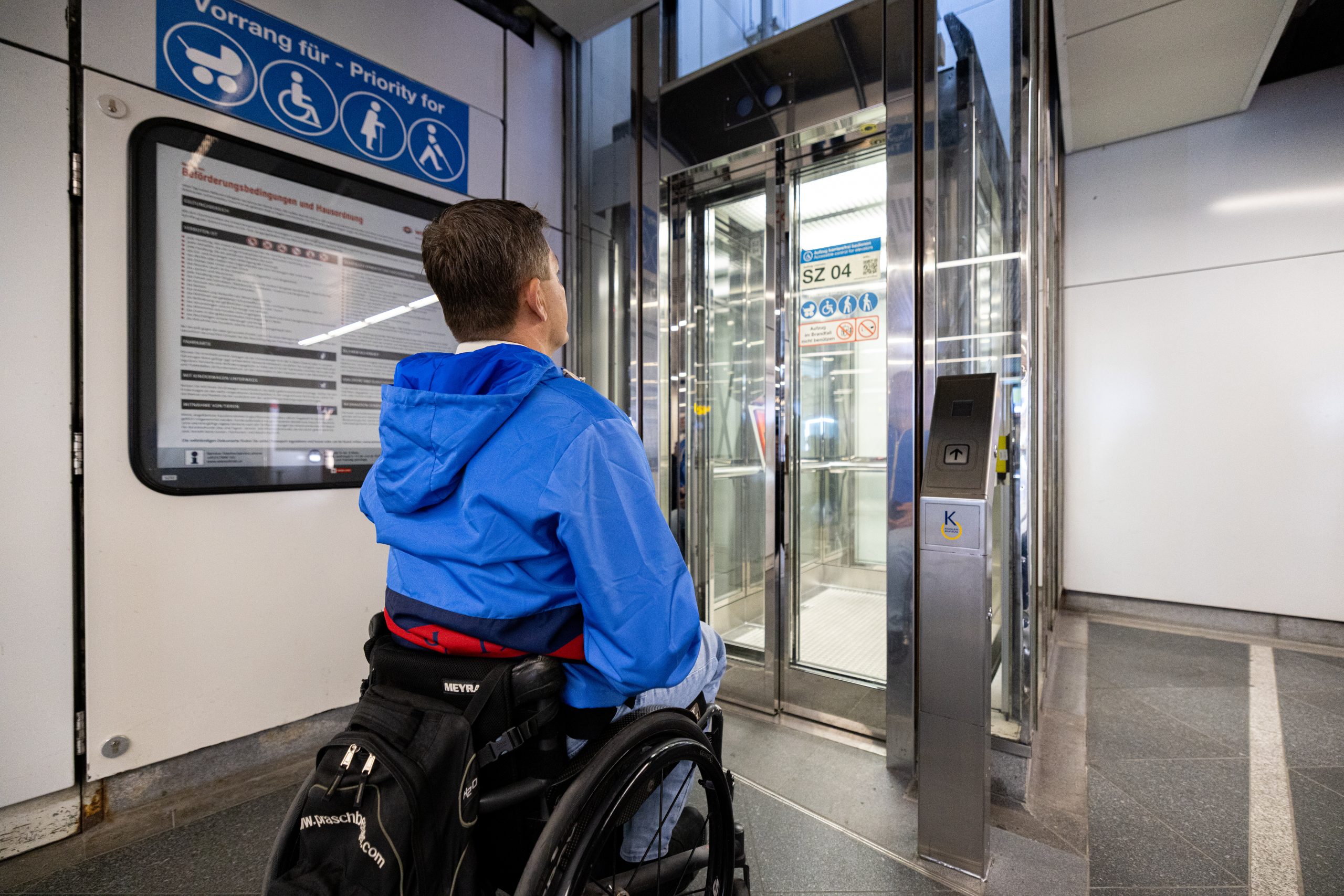 Neues Öffi-Service: Aufzüge mit dem Smartphone steuern