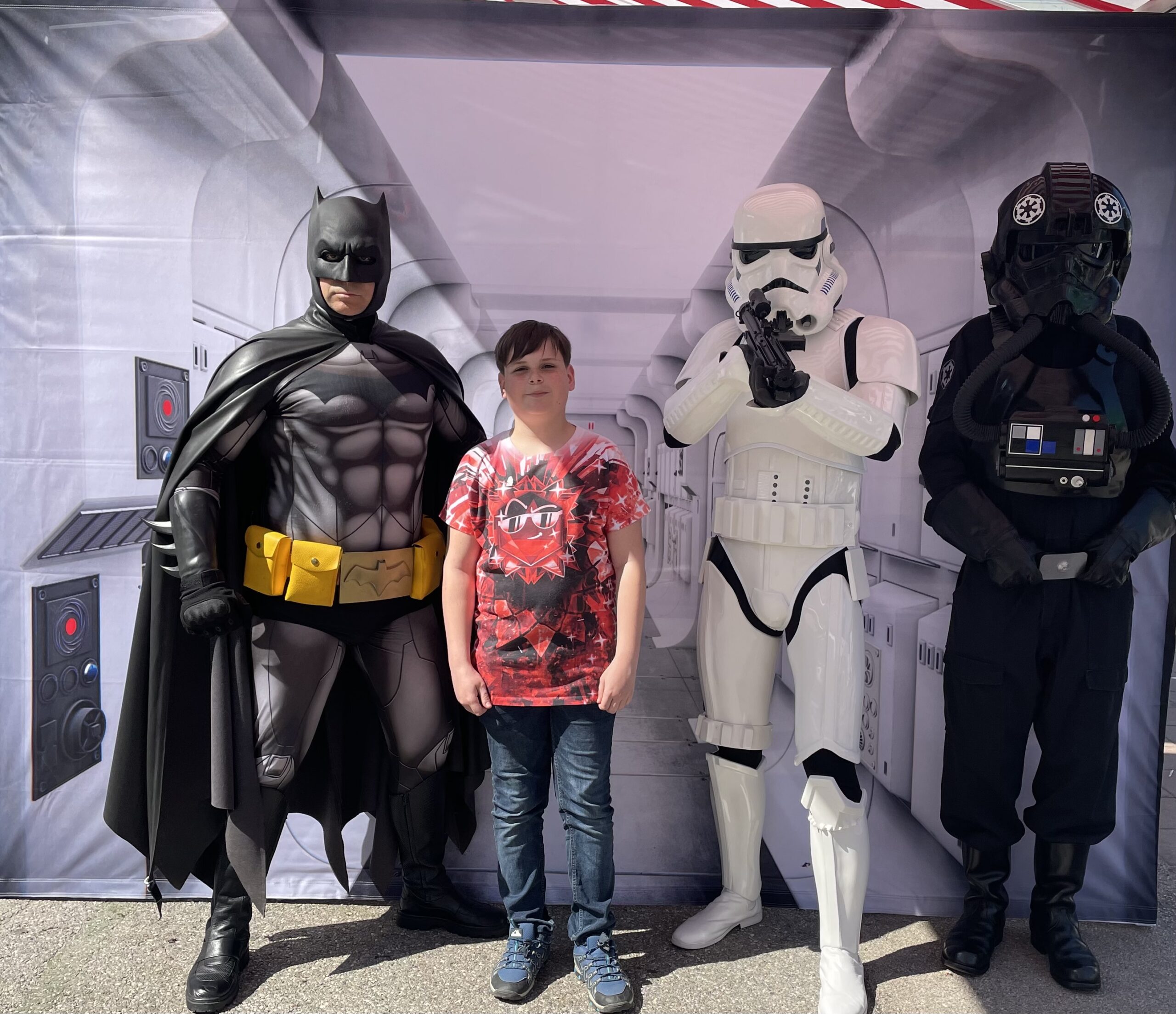 Karmelitermarkt: Cosplay, Comics und Kultauto