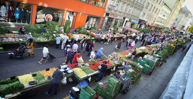 Bauernmarkt beim Viktor Adler Markt