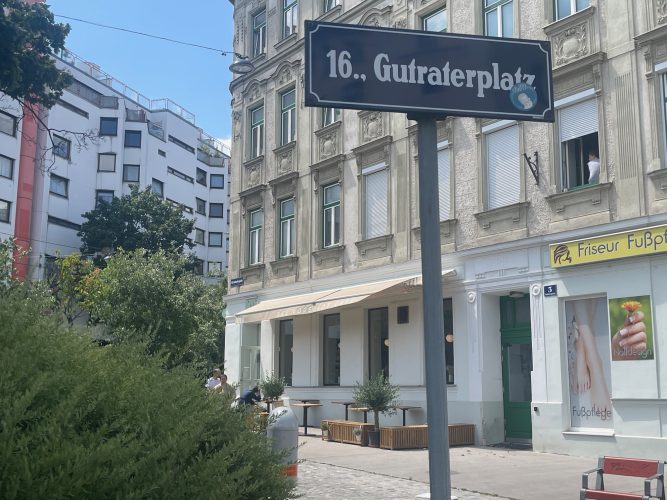 Das idyllisch gelegene Cafe Otti im 16. Bezirk (Bild: Steiner).