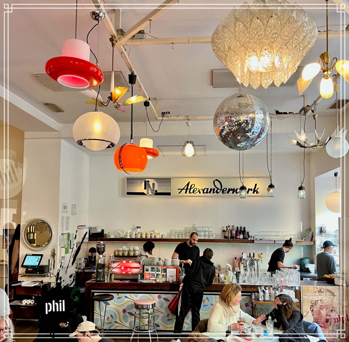 phil – Café, bookshop & bar